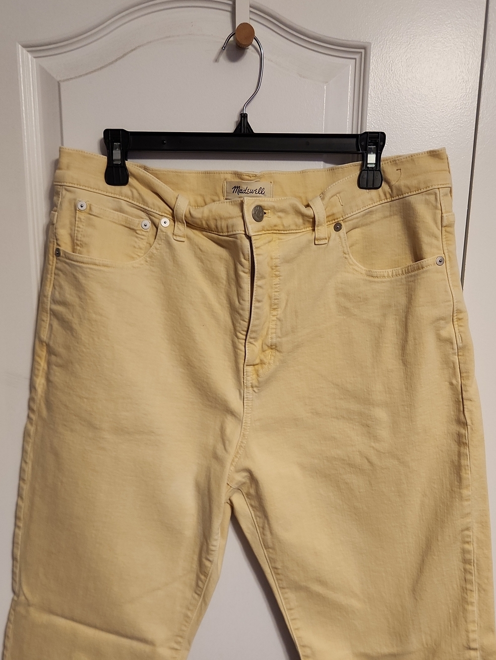 Madewell 90s Straight Jeans in Pale Yellow